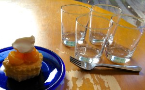 tartlet with glasses